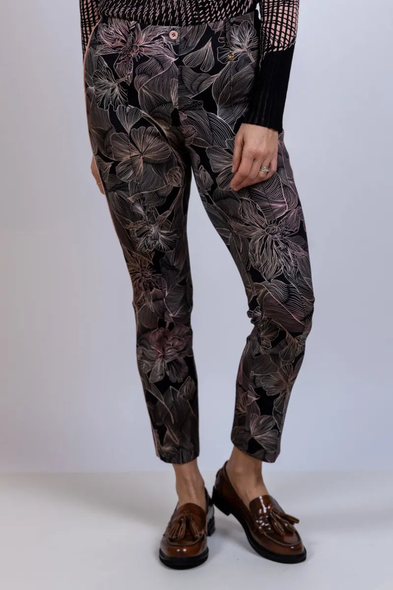 MARCCAIN COLLECTIE MARCCAIN COLLECTIE AC.81.11 J07 Broek met bloemenprint - Zwart