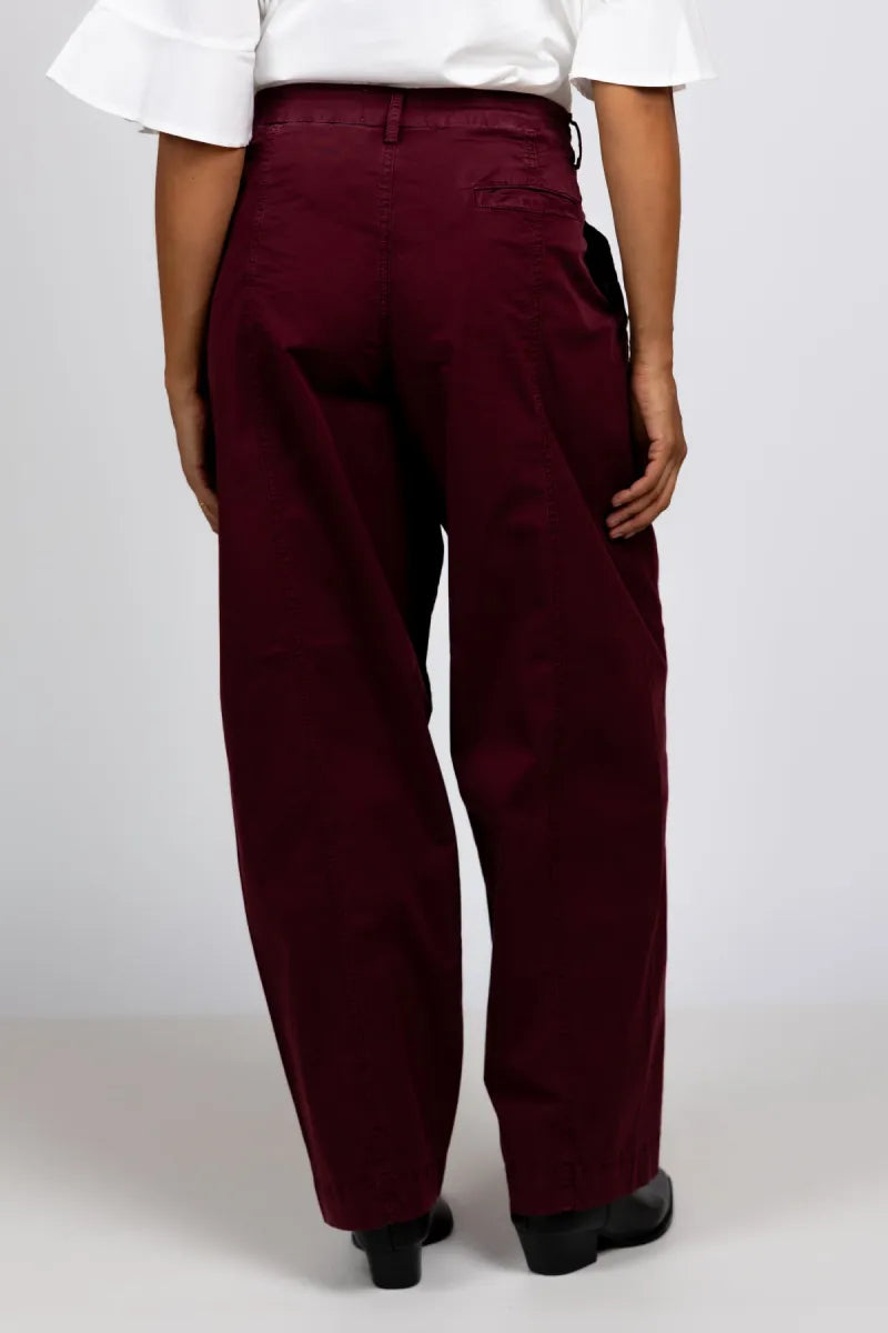 ESSENTIEL ANTWERP ESSENTIEL ANTWERP KURRY BARREL Balloon fit broek - Burgundy