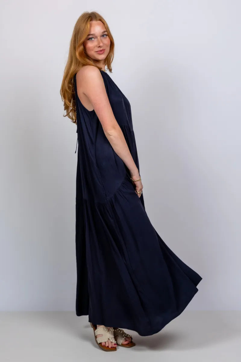 BY-BAR BY-BAR PEGGY TWILL DRESS BY-BAR PEGGY TWILL DRESS Maxi jurk met plooien - Marine