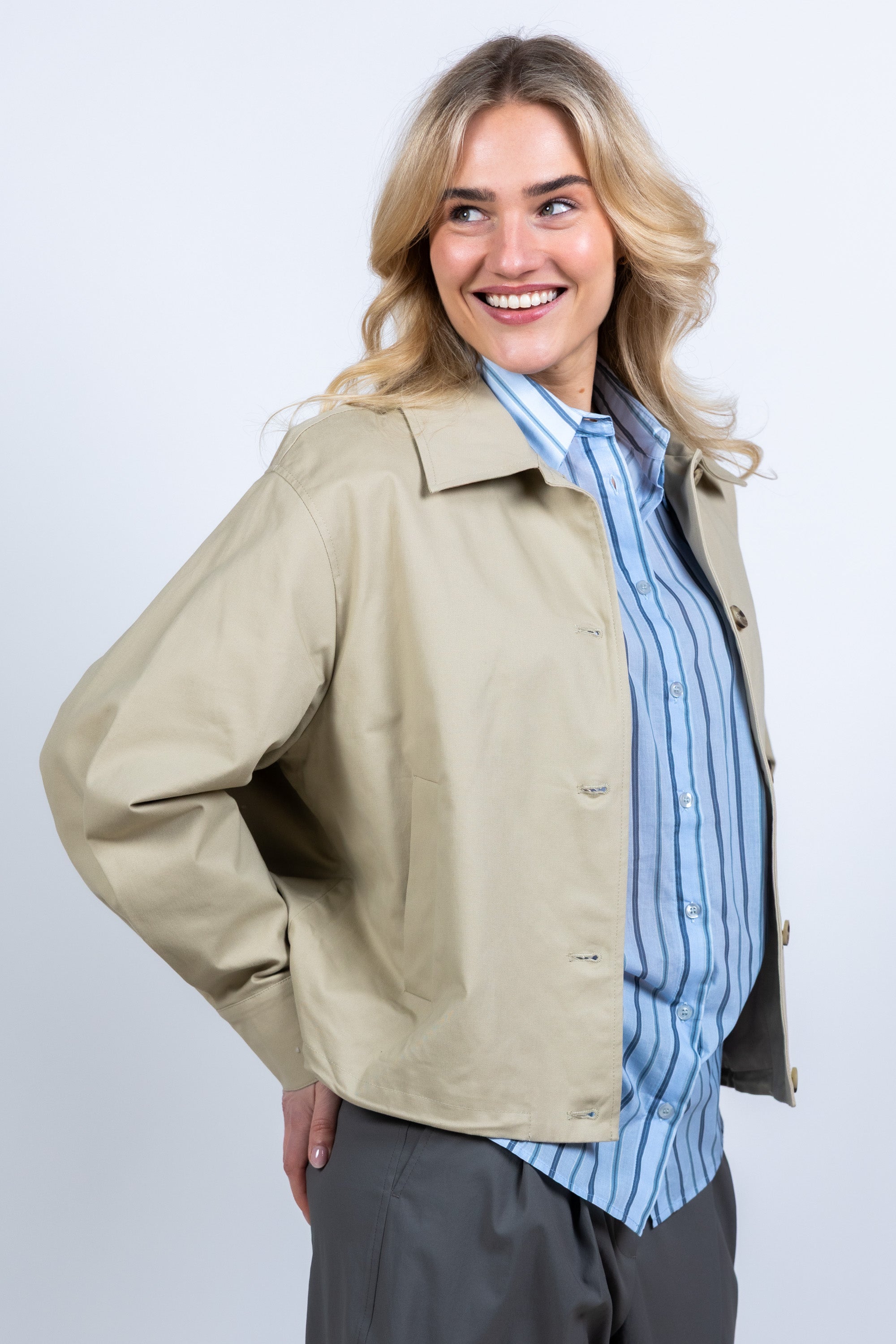 Jasje met knopen - Beige