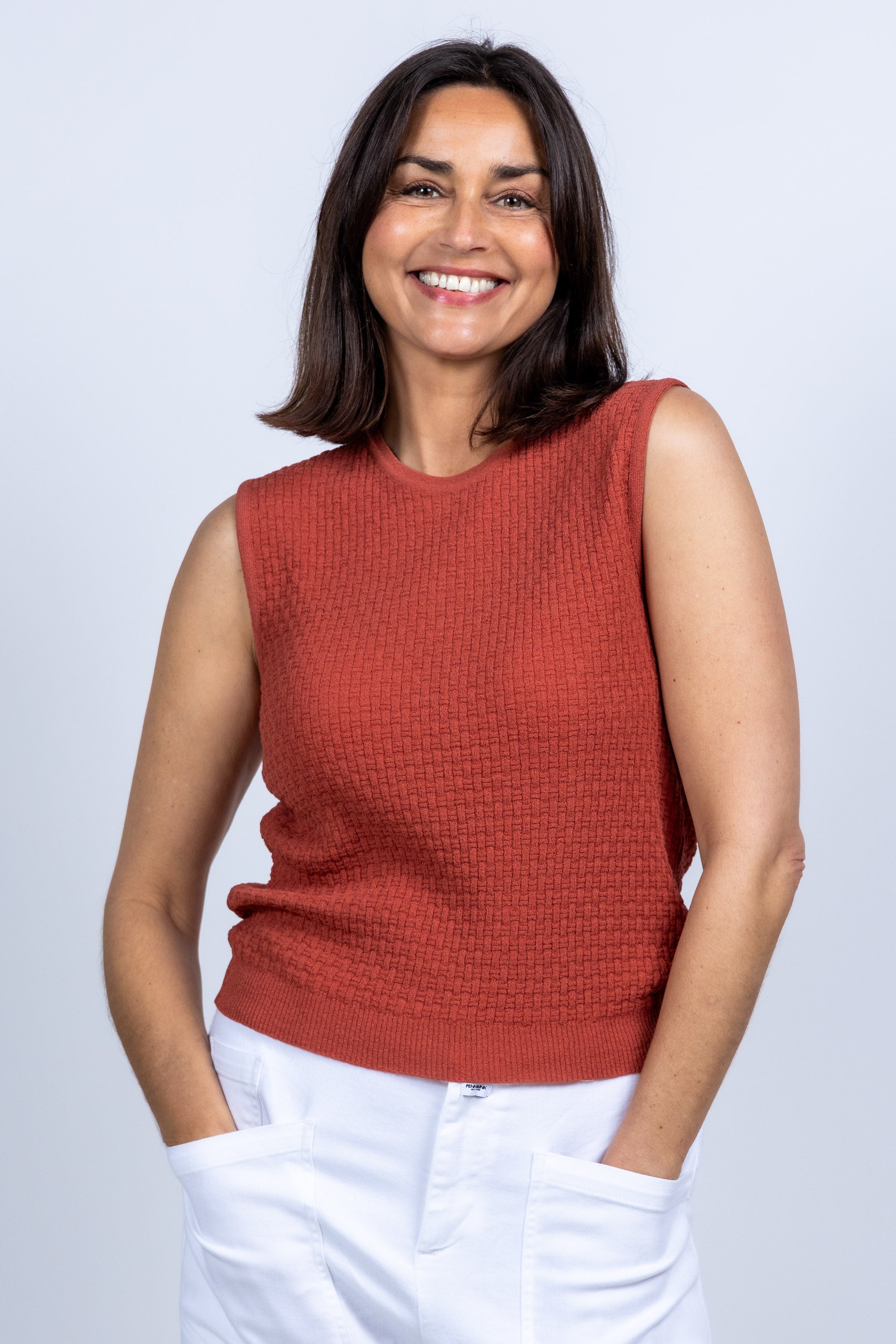 Mouwloze top met structuur - Steenrood