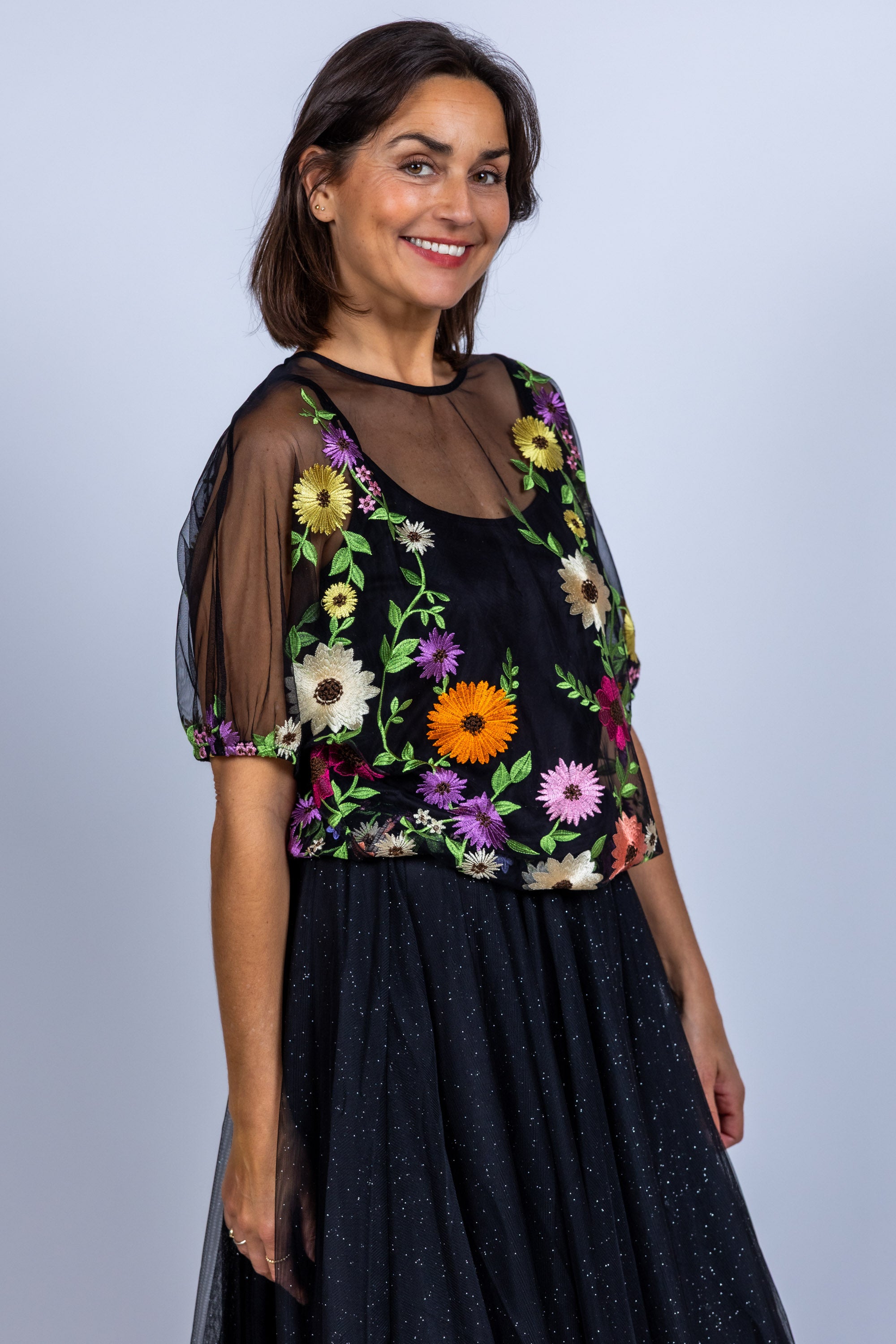 Top met bloemenborduring - Zwart
