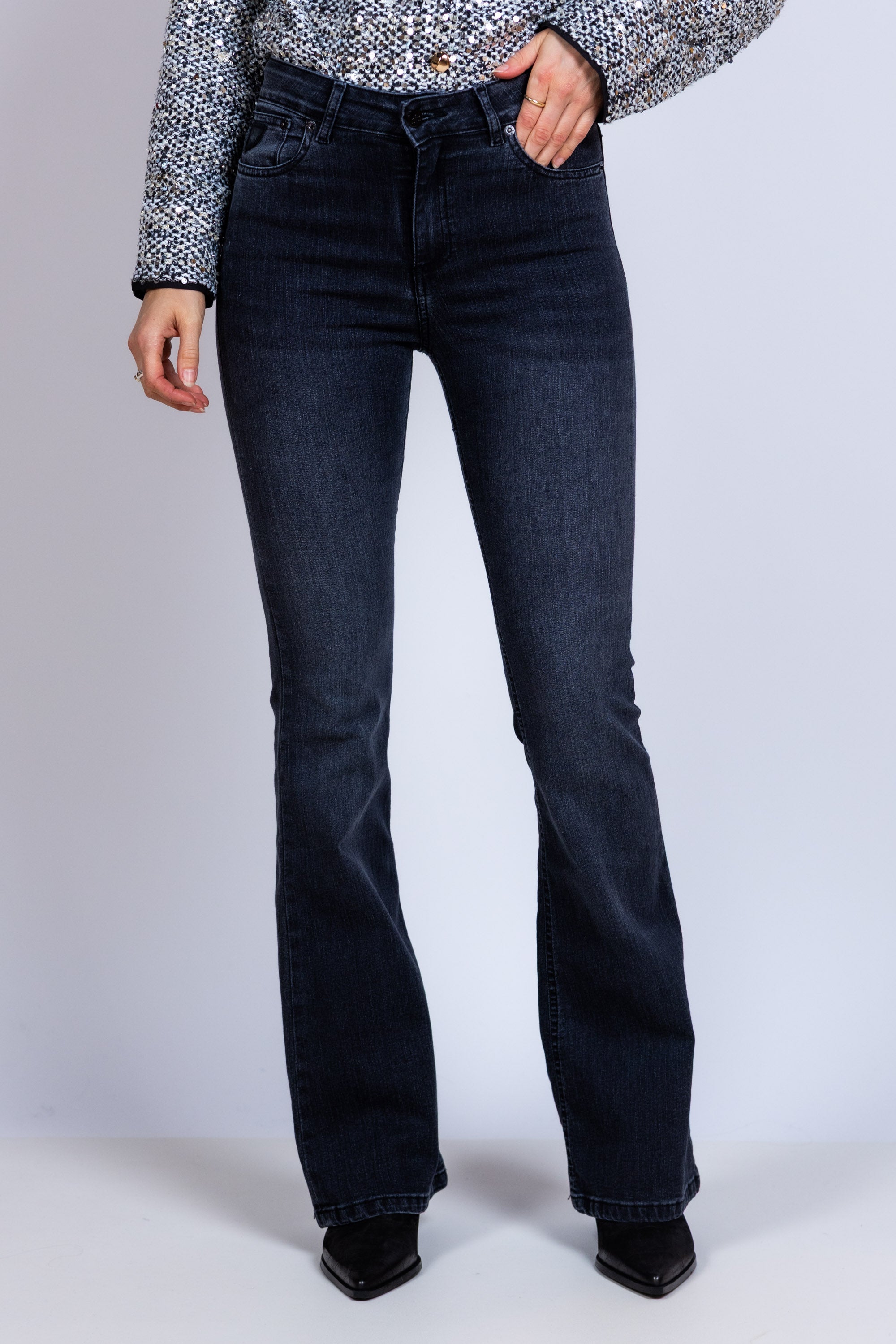 Jeans met flair - Black denim