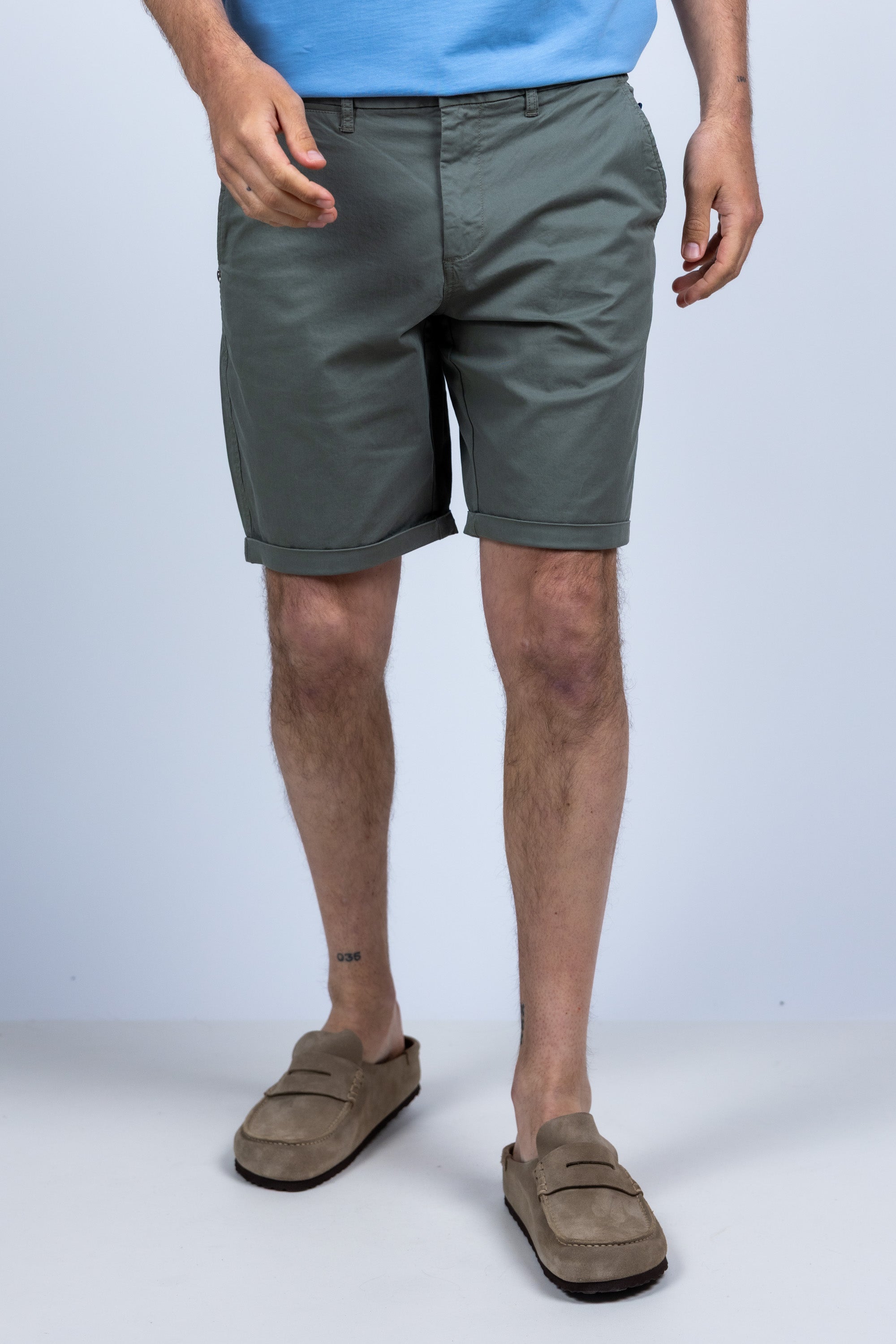 Korte broek met omslag - Olijfgroen