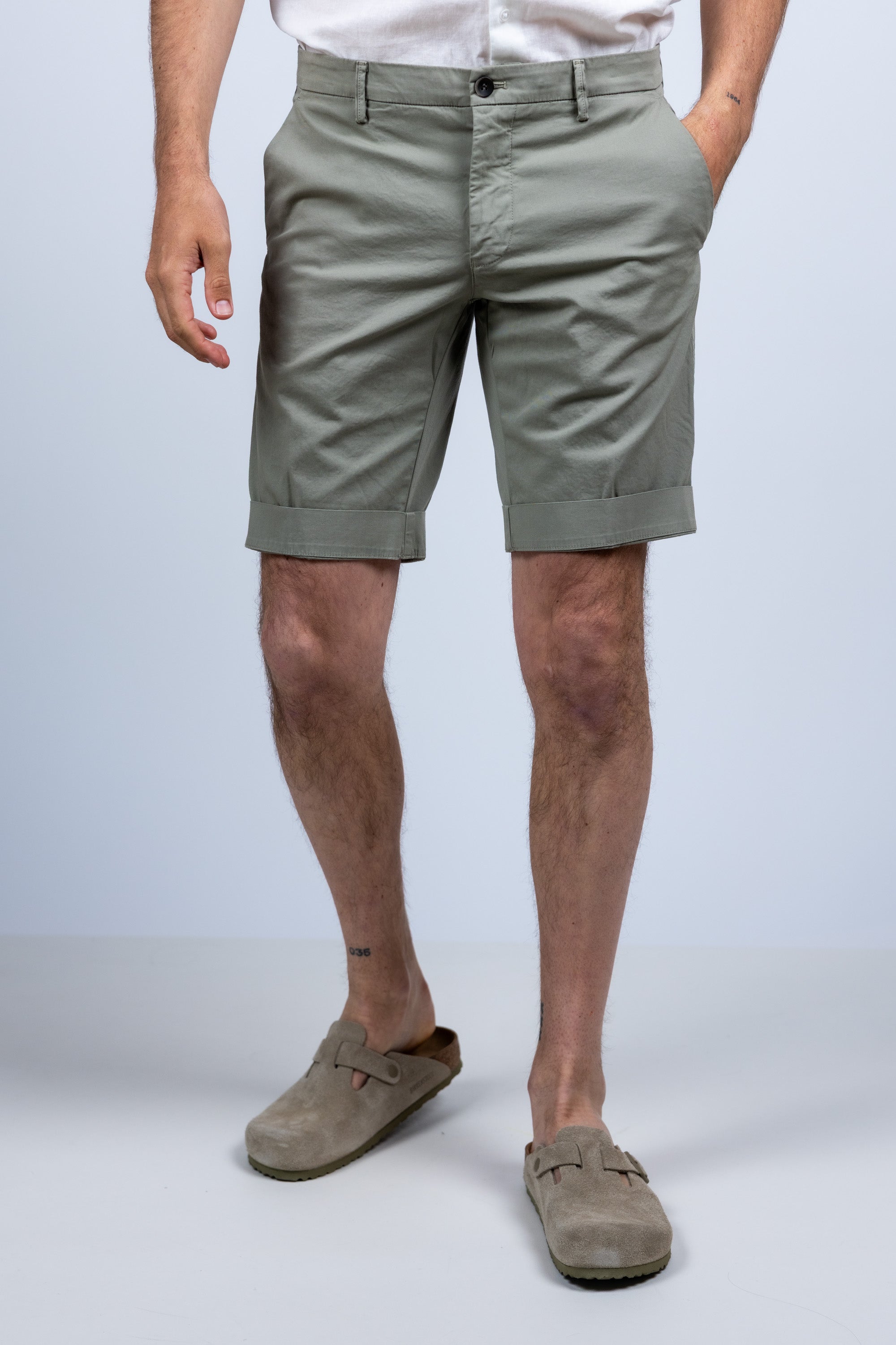 Korte broek met omslag - Olijfgroen