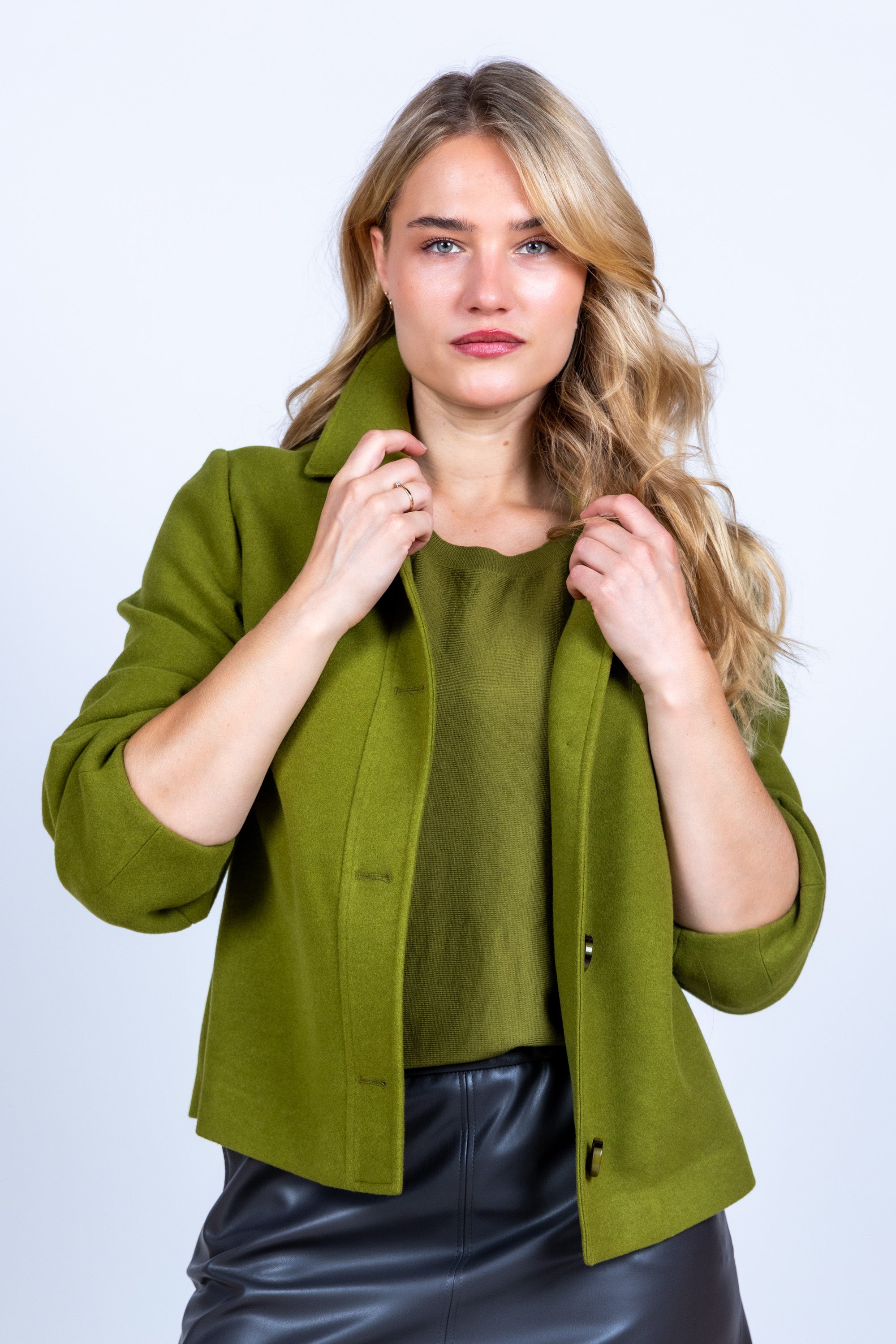 Jasje met knopen - Olijfgroen