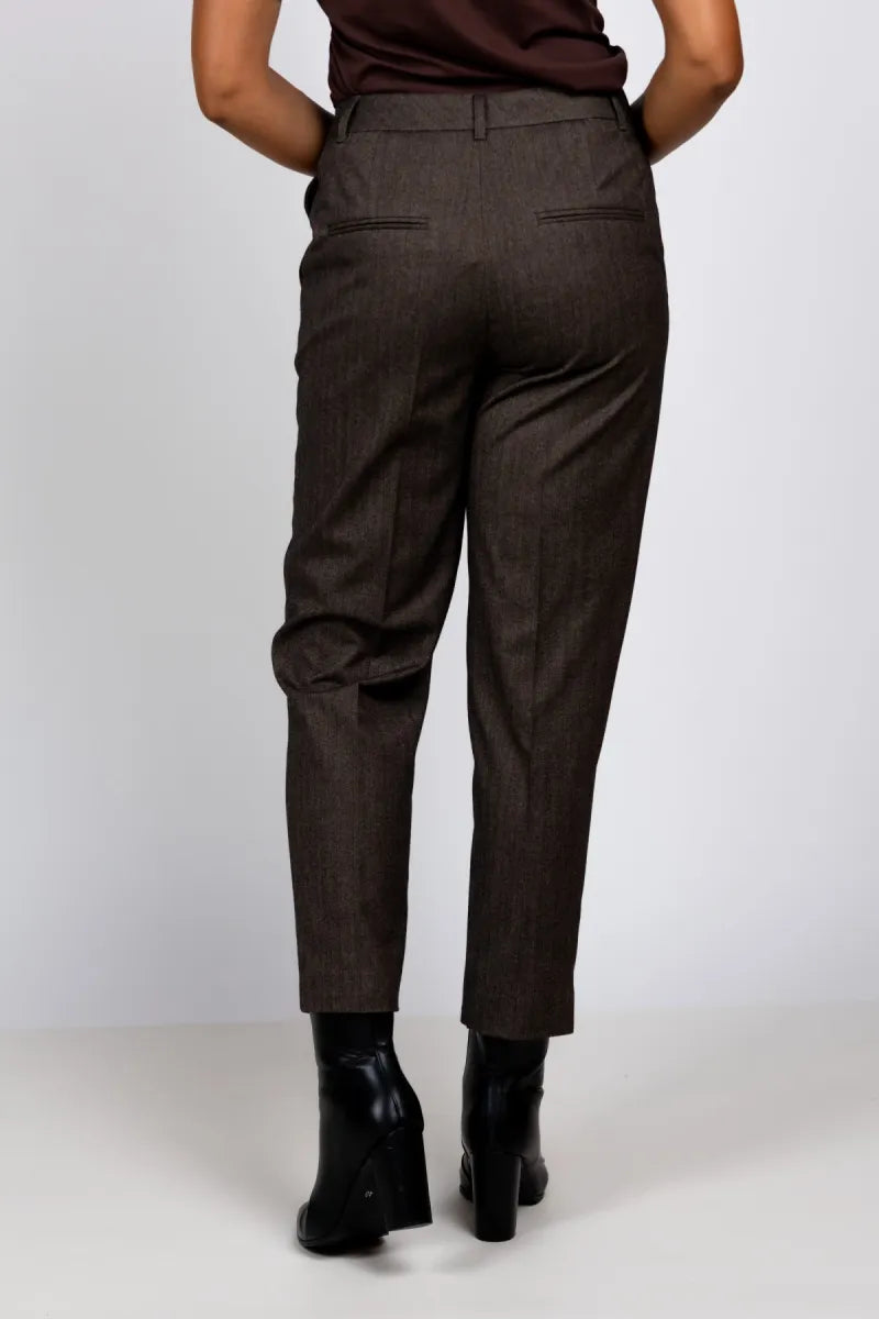 MARCCAIN COLLECTIE MARCCAIN COLLECTIE BC.81.39 W74 Pantalon met visgraat - Bruin