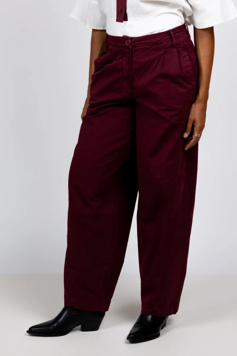 ESSENTIEL ANTWERP ESSENTIEL ANTWERP KURRY BARREL Balloon fit broek - Burgundy