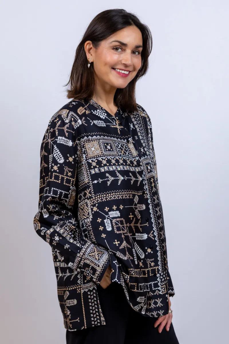MOMONI MOMONI MESILLA MO01 MOMONI MESILLA MO01 Blouse met print - Zwart