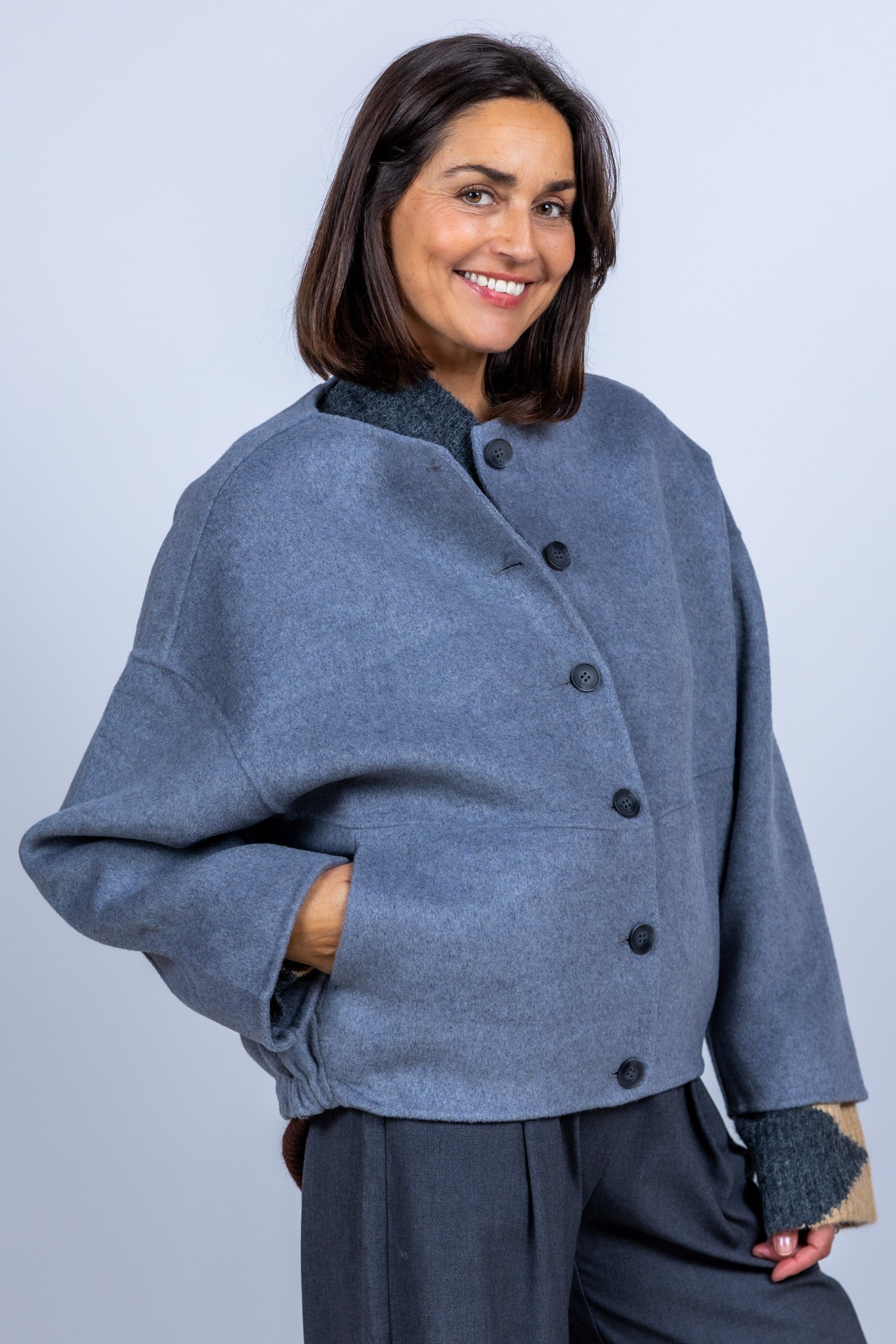 Jasje met knopen - Lichtgrijs