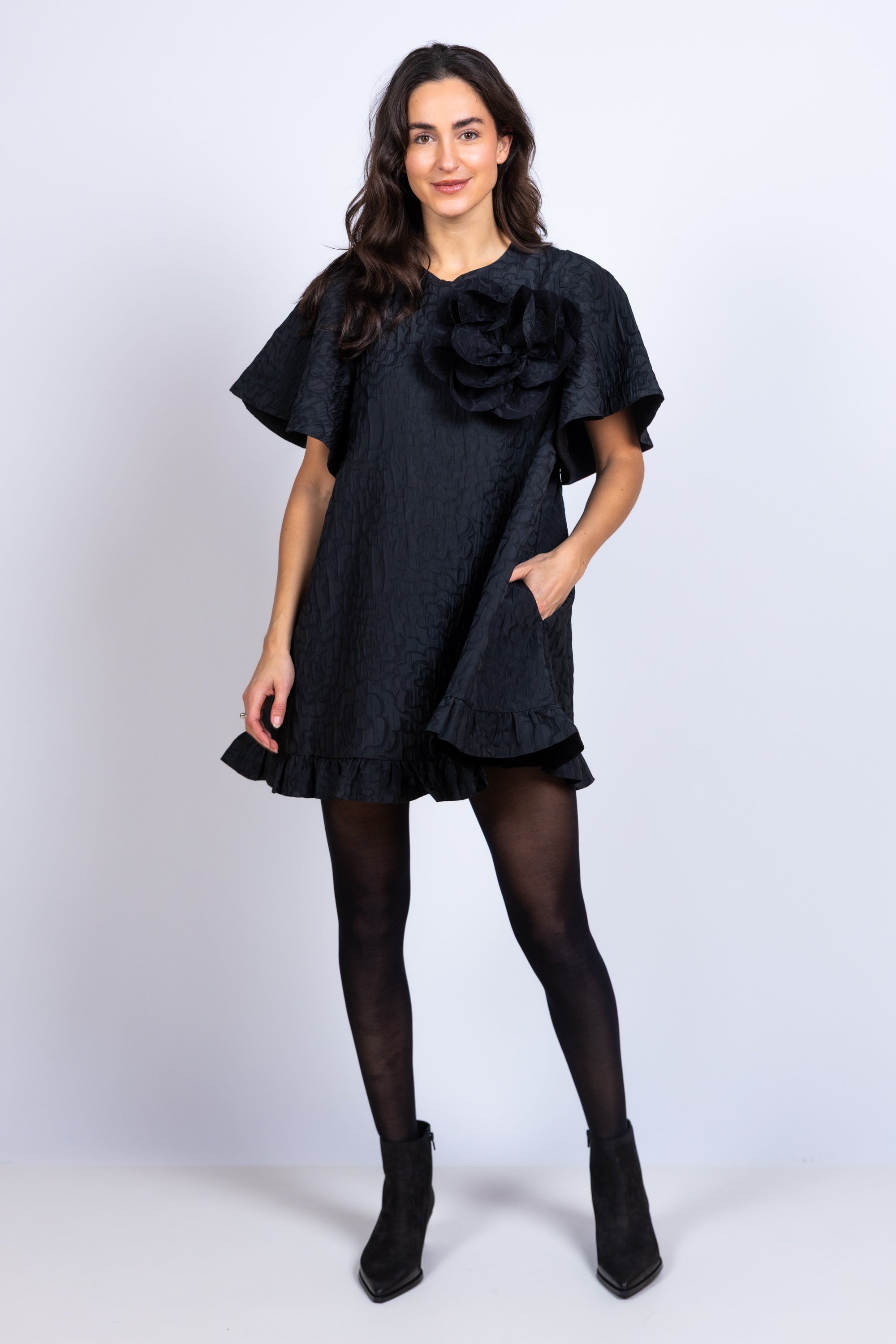 Jurk met bloemdetail - Zwart