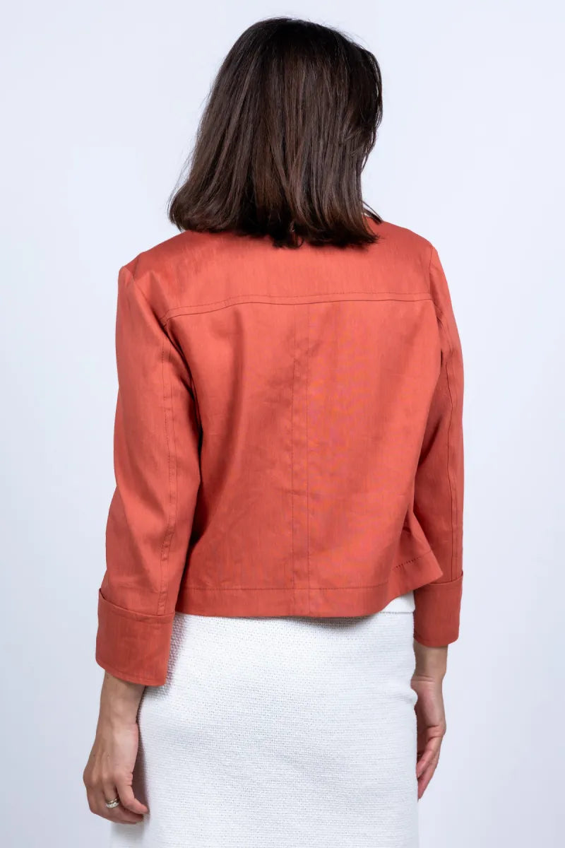 MARCCAIN COLLECTIE MARCCAIN COLLECTIE AC.31.26 W70 Jasje met knopen - Steenrood