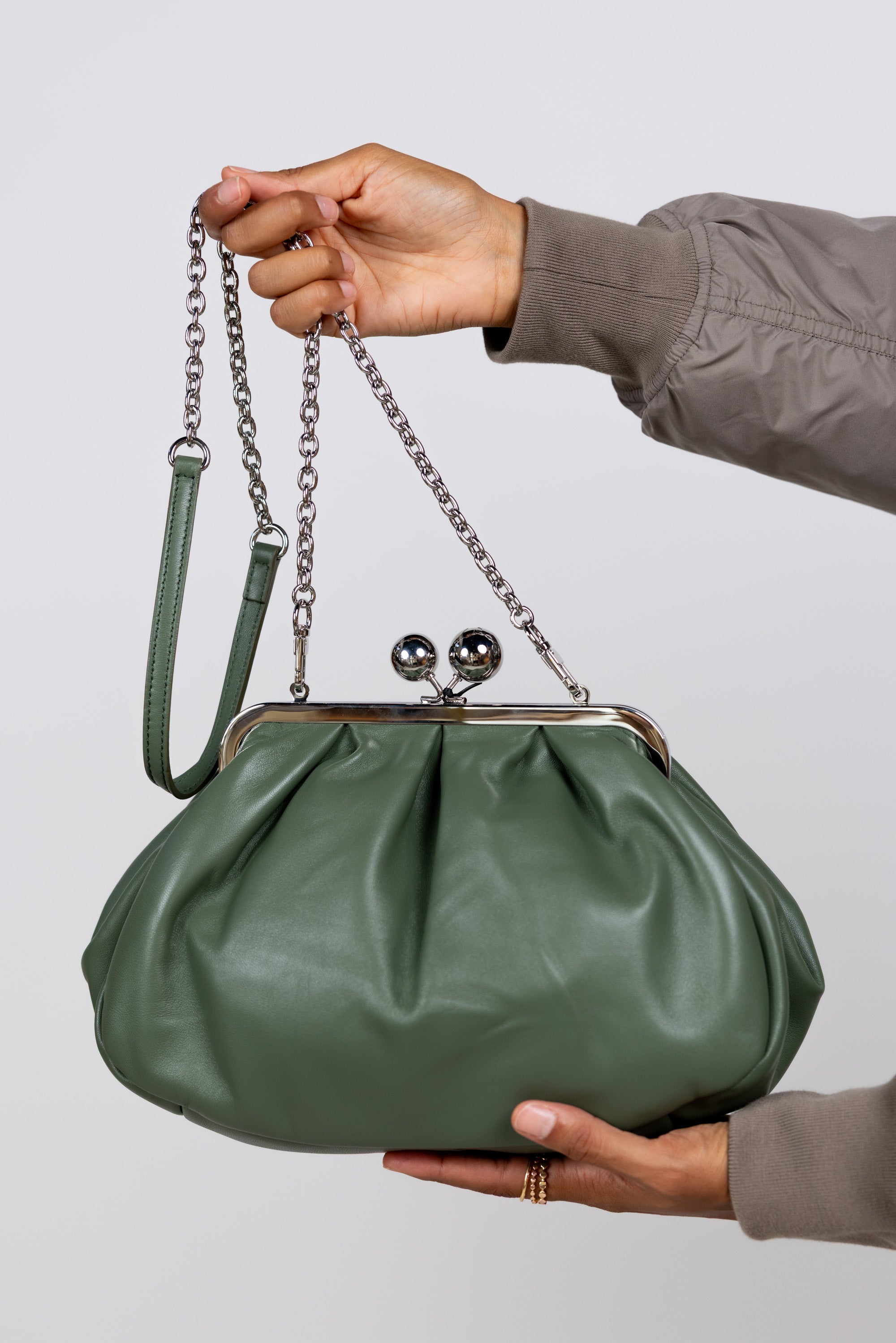 Dumpling clutch - Olijfgroen