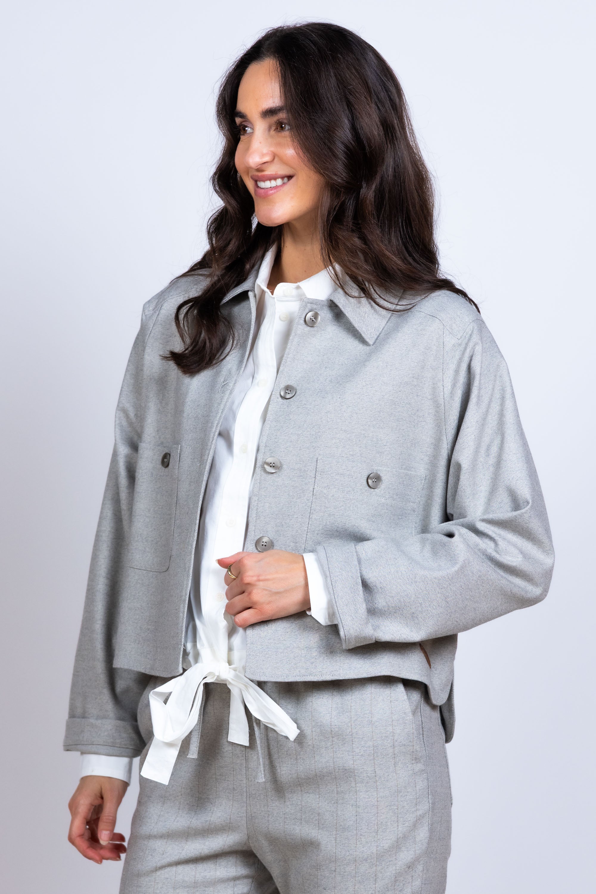 Jasje met knopen - Lichtgrijs