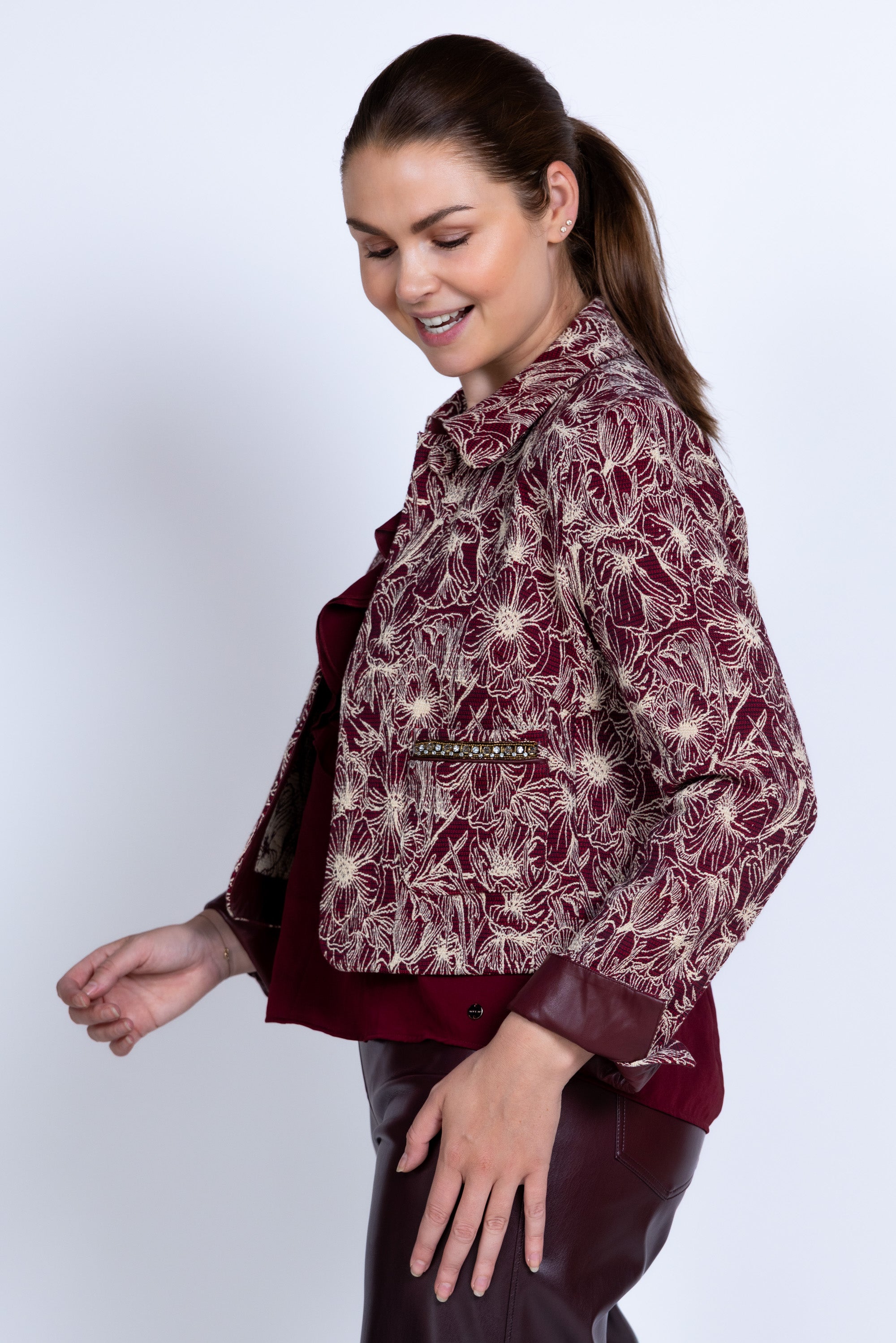 Jasje met bloemenprint - Donkerbordeaux