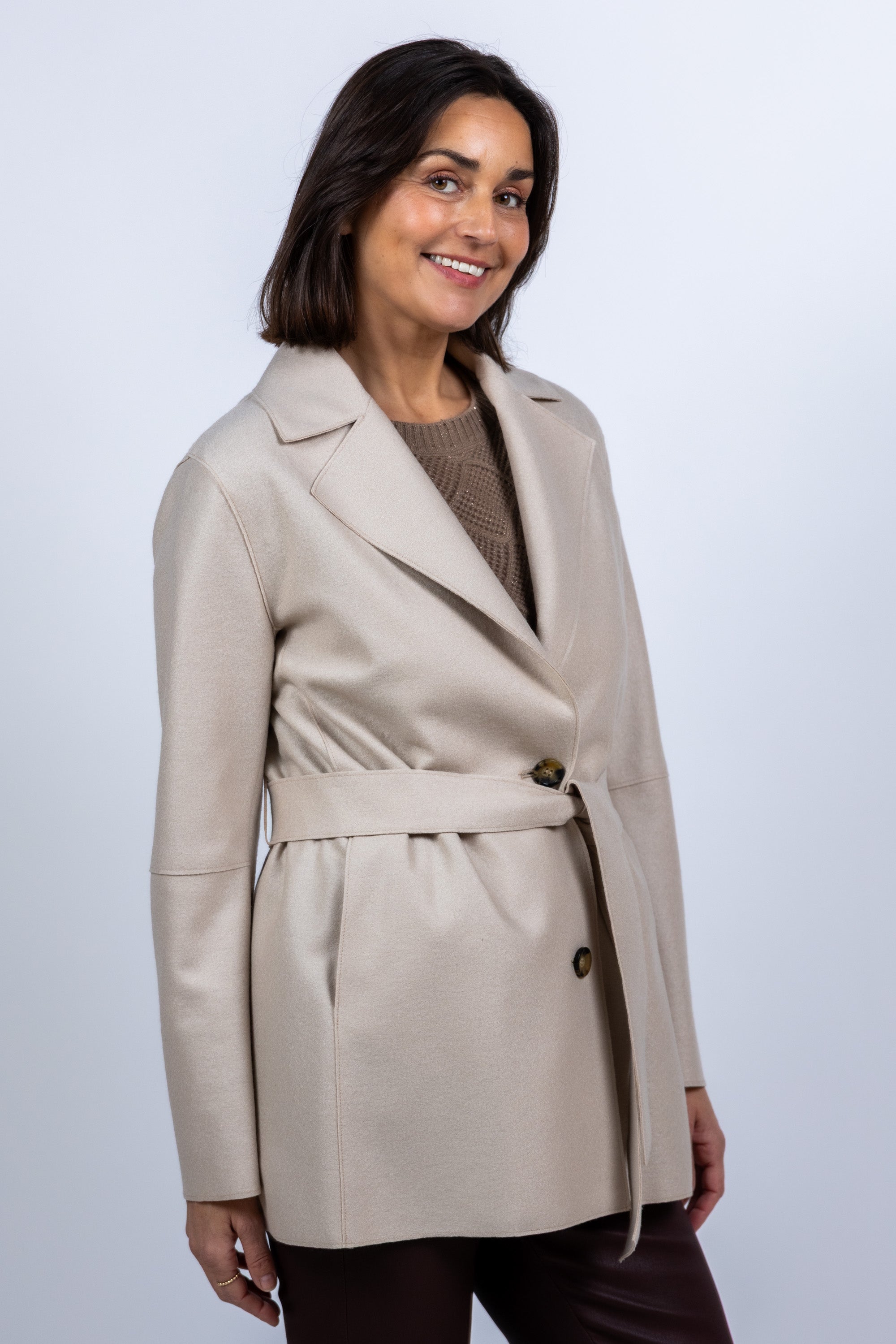 Jasje met ceintuur - Beige