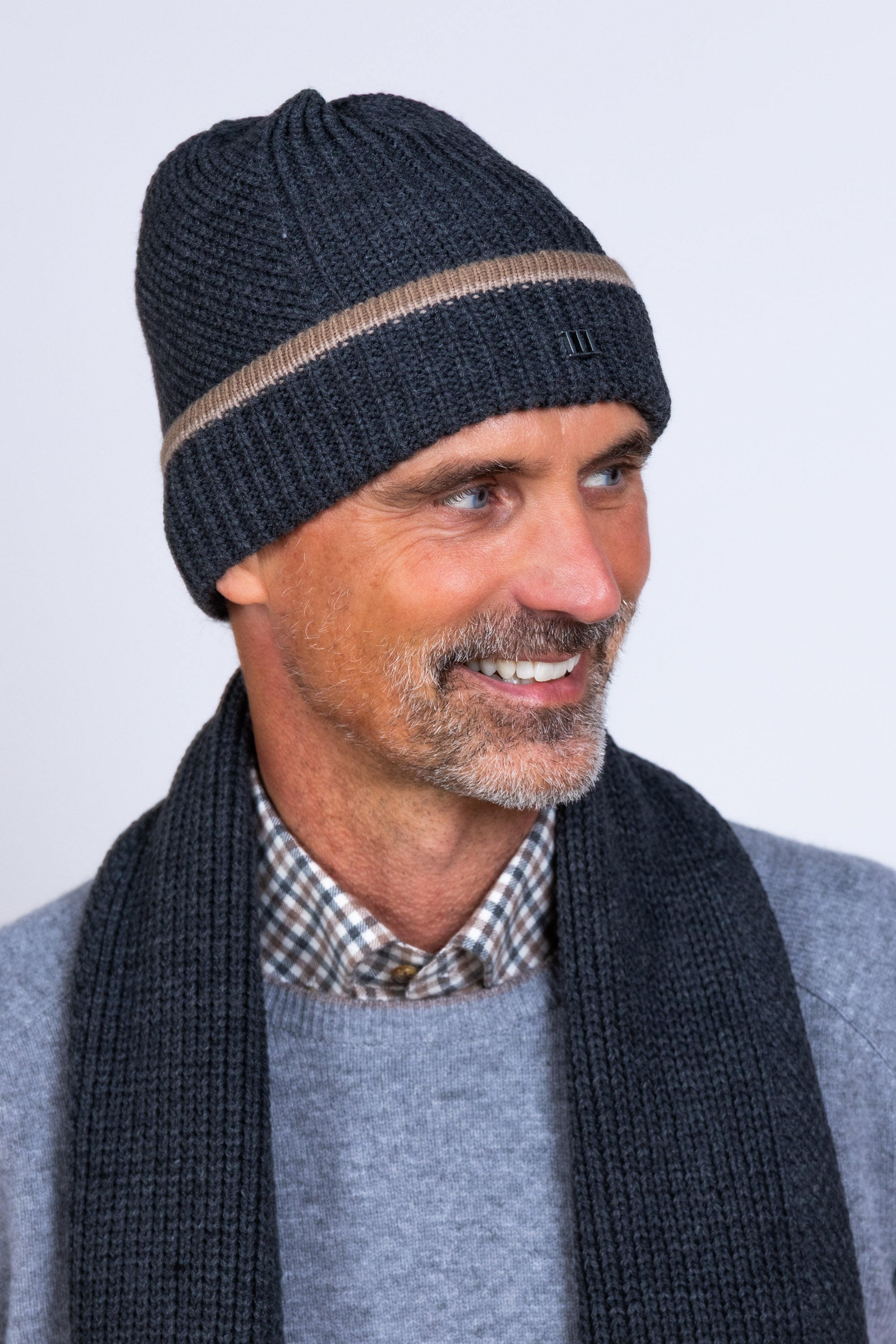 Gebreide muts met streep - Donkergrijs