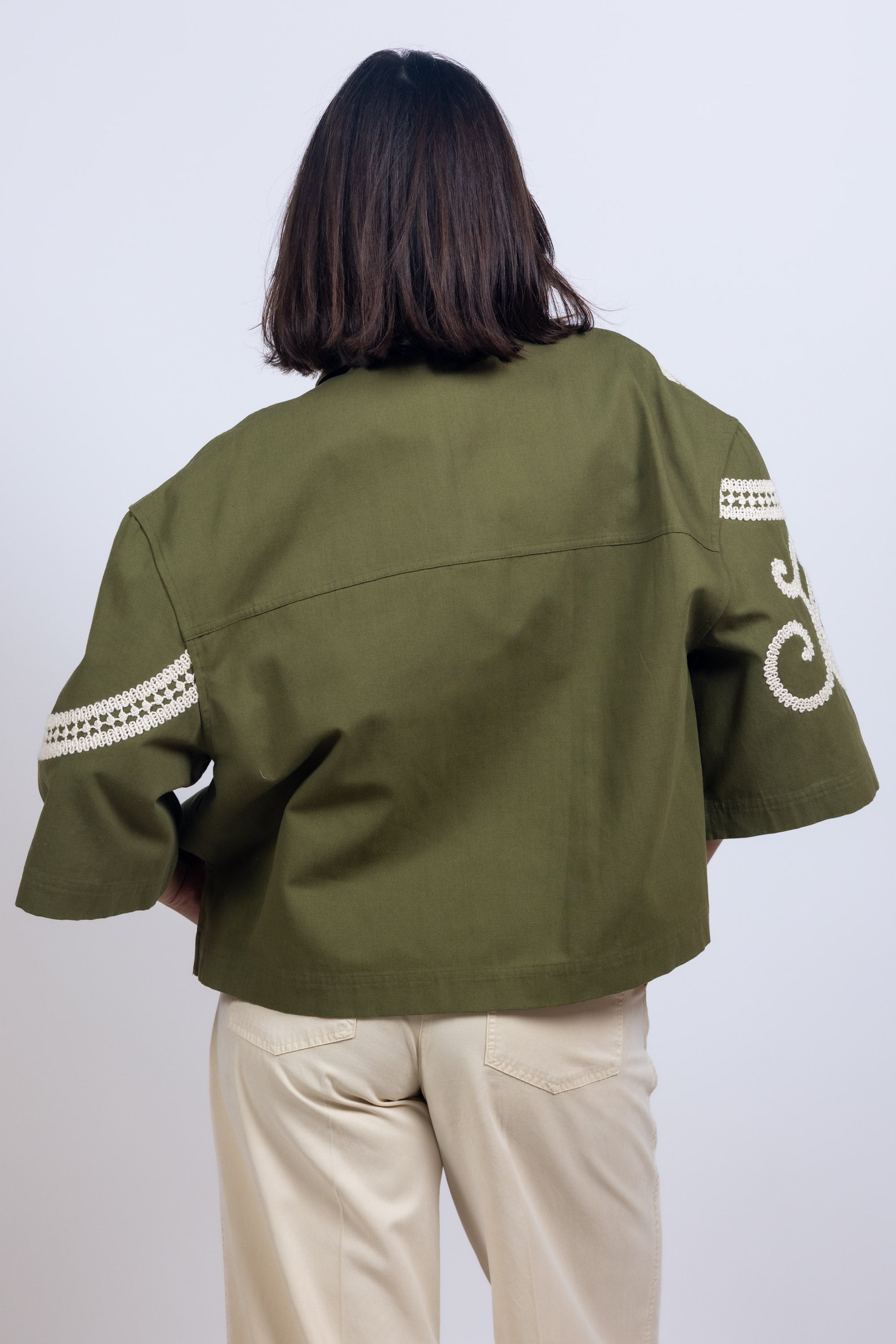 Jasje met borduursels - Olijfgroen