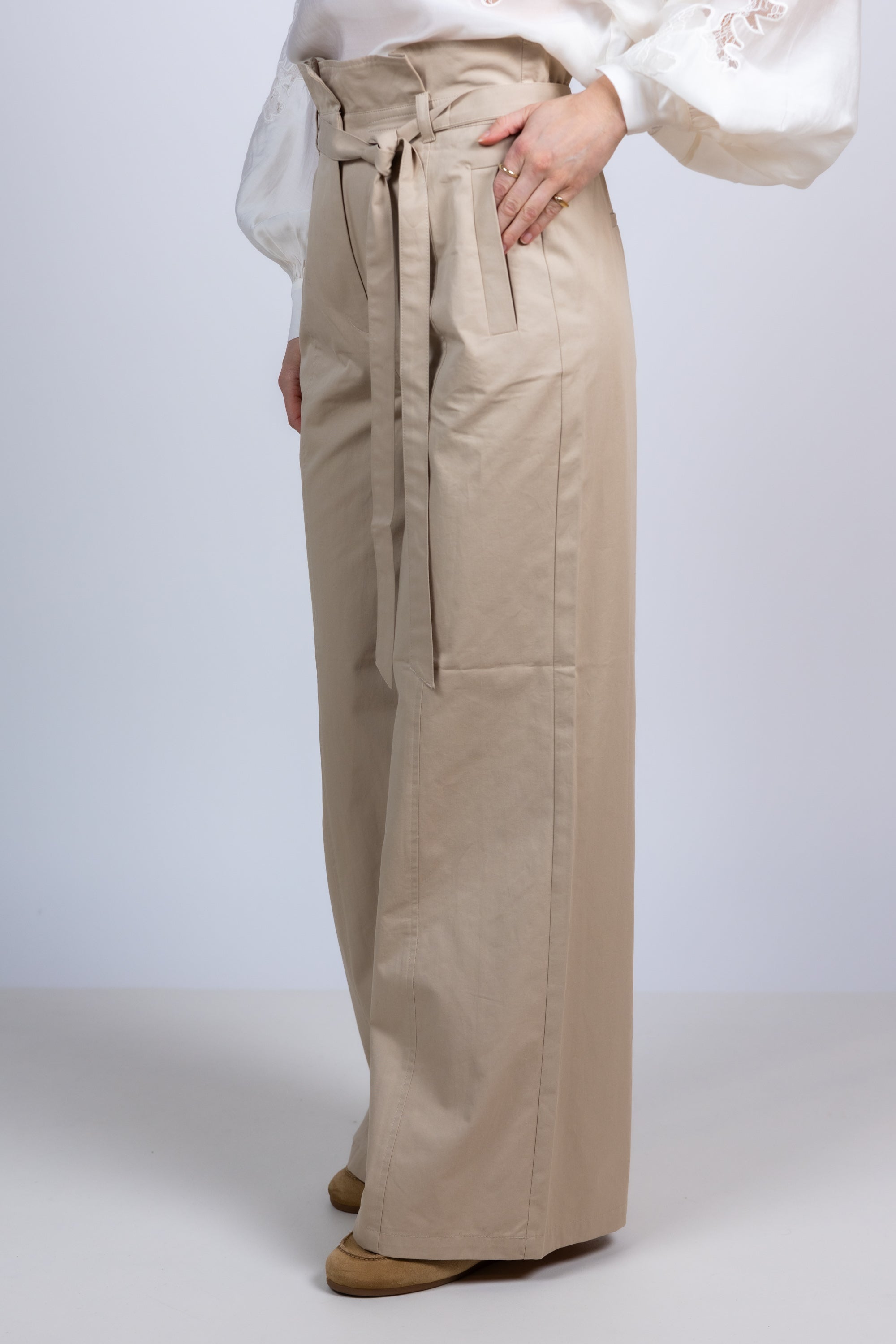 Wijde broek met ceintuur - Kit