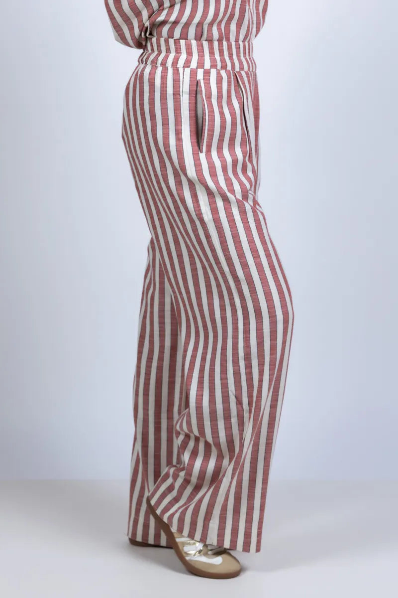 BY-BAR BY-BAR BENJI WIDE STRIPE Wijde broek met strepen - Steenrood