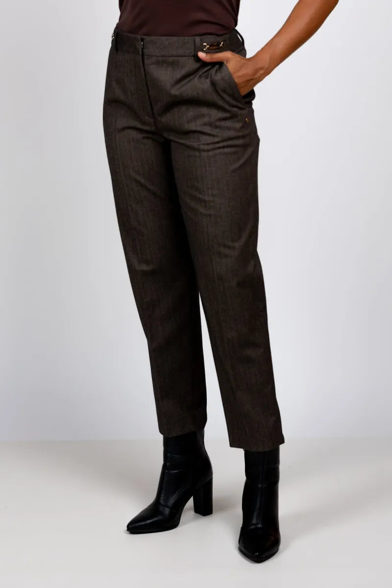 MARCCAIN COLLECTIE MARCCAIN COLLECTIE BC.81.39 W74 Pantalon met visgraat - Bruin