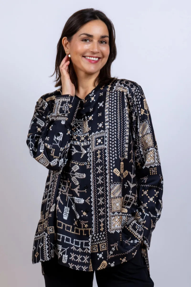MOMONI MOMONI MESILLA MO01 MOMONI MESILLA MO01 Blouse met print - Zwart