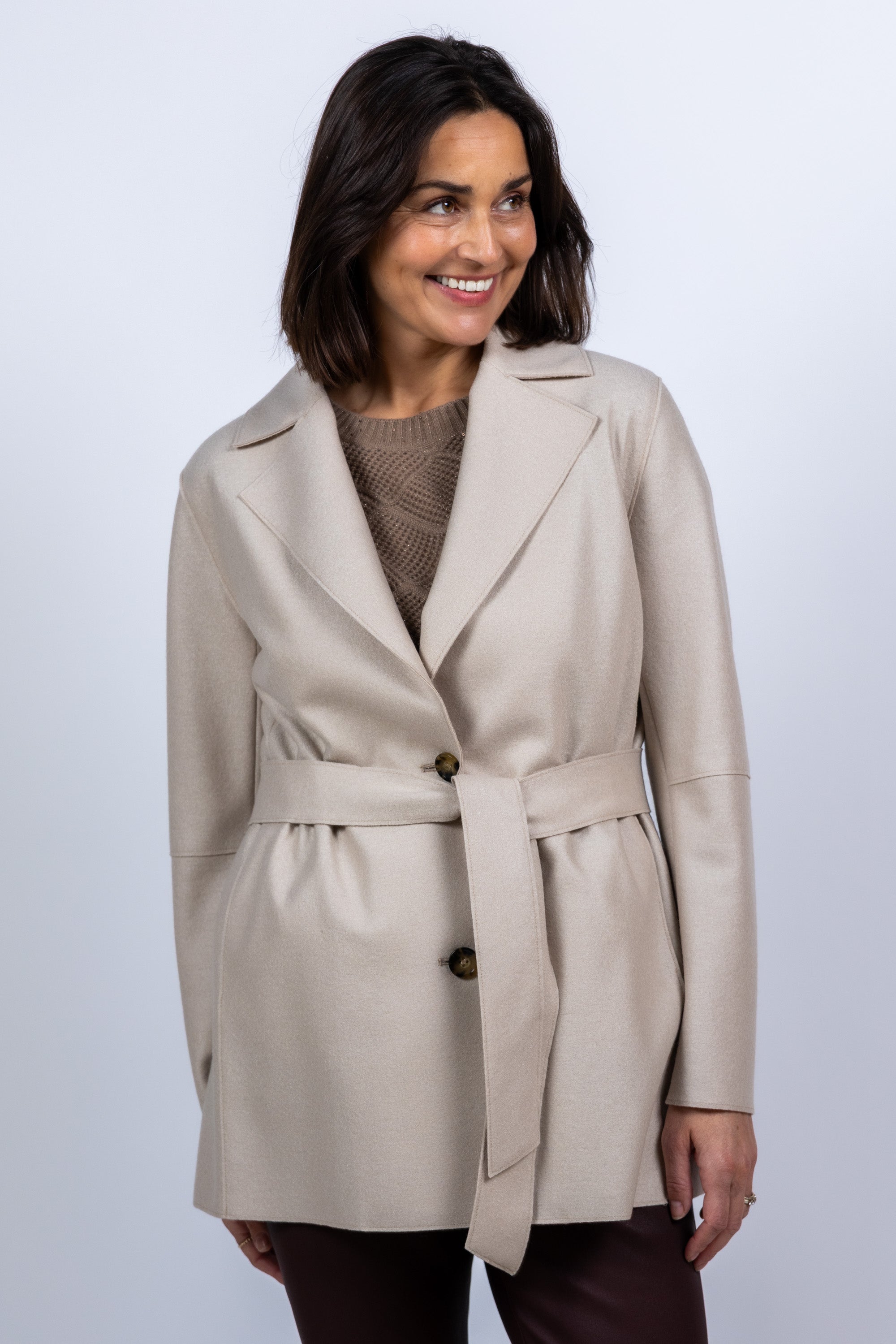 Jasje met ceintuur - Beige