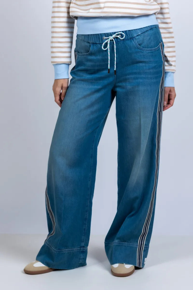 MARCCAIN SPORT MARCCAIN SPORT AS.82.16 D07 Wijde broek met strepen - Licht jeans